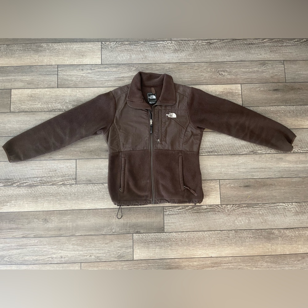 Woman’s Chocolate Brown Denali North Face Jacket// Size M
